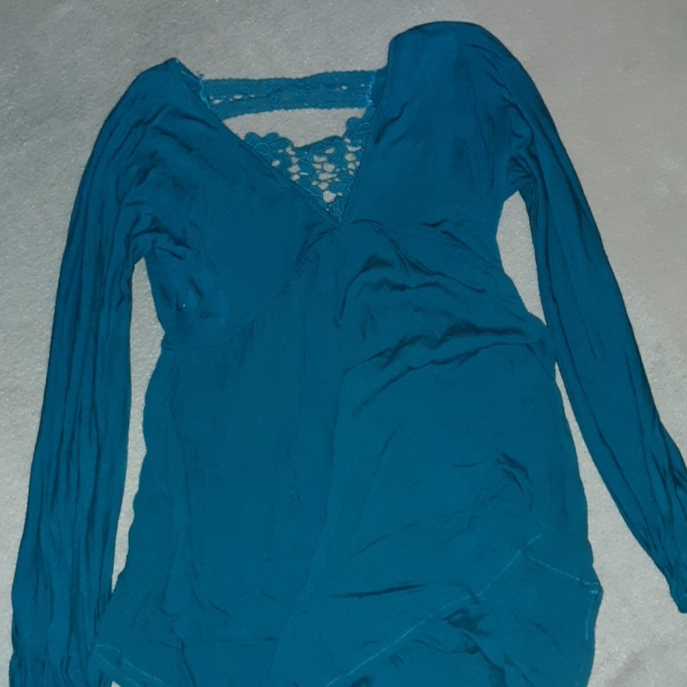 Beautiful teal shirt w/lace